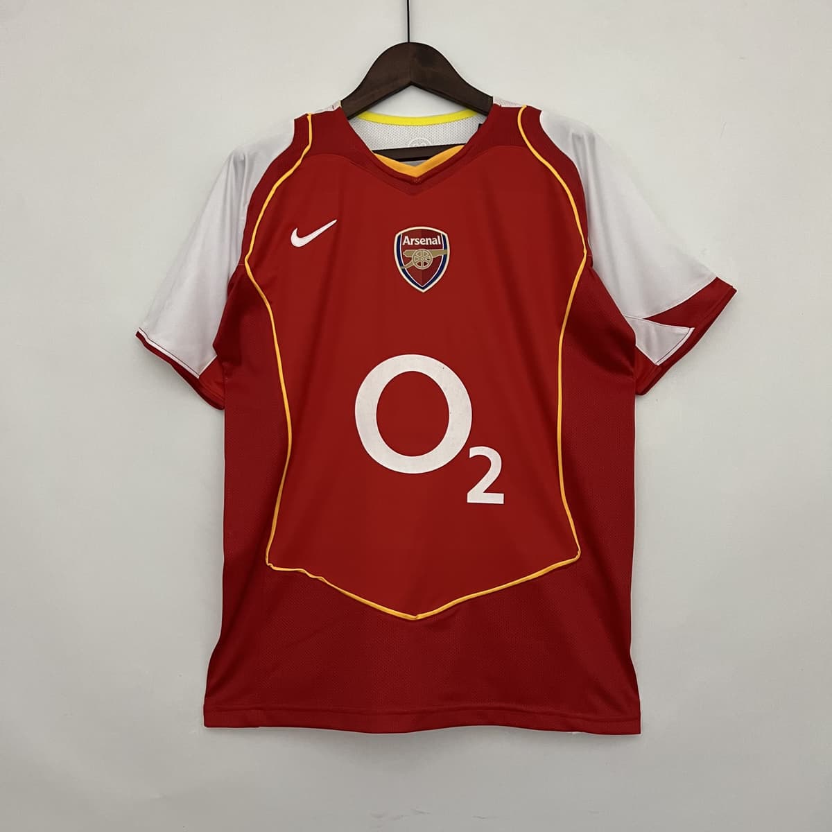 Áo đấu Arsenal 2004 – áo bóng đá cổ điển